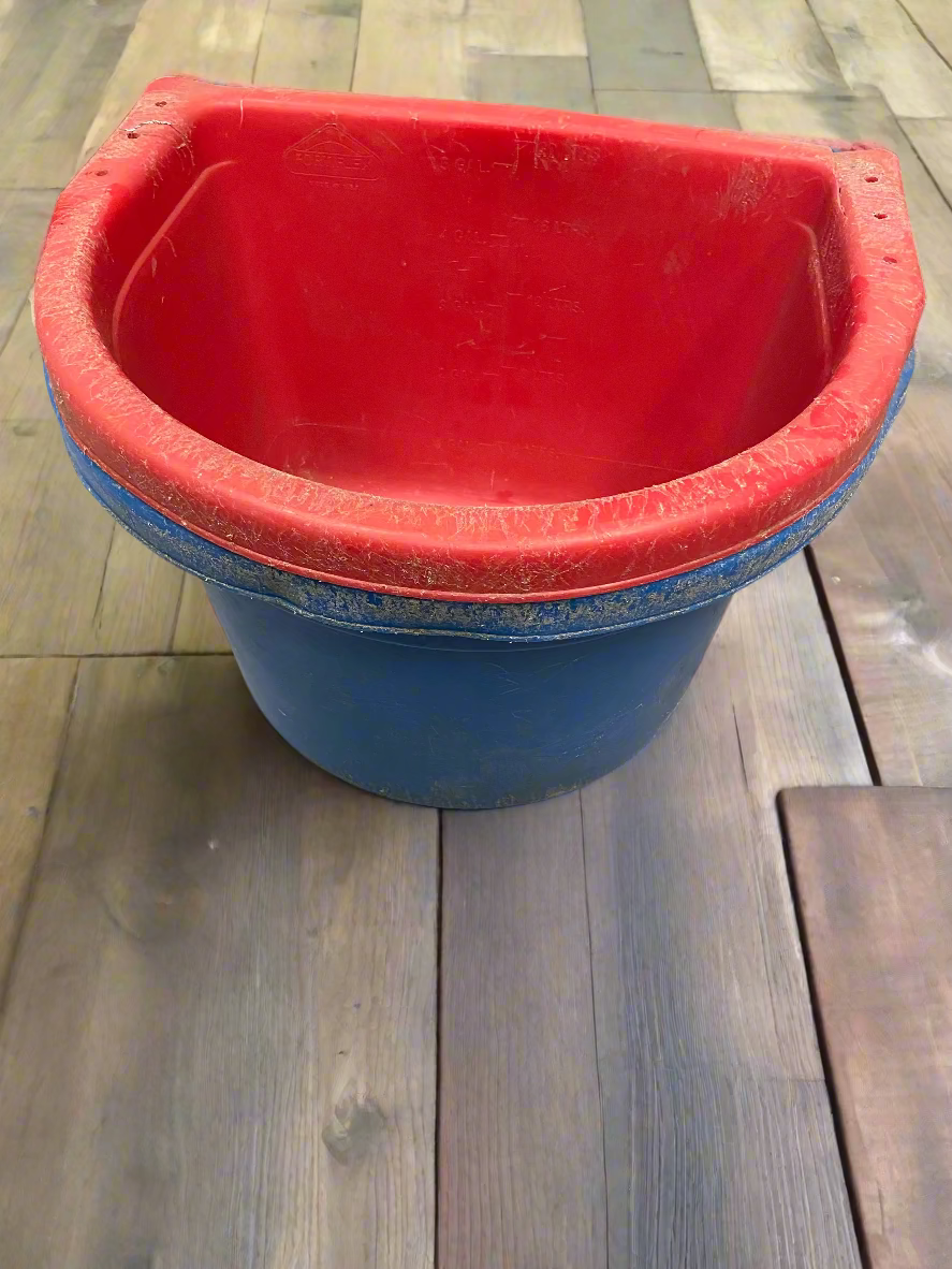 Wall Feeder Bucket