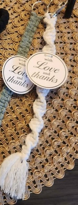 Porte-clés en macramé torsadé
