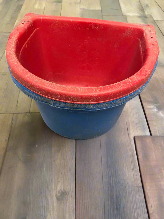 Wall Feeder Bucket